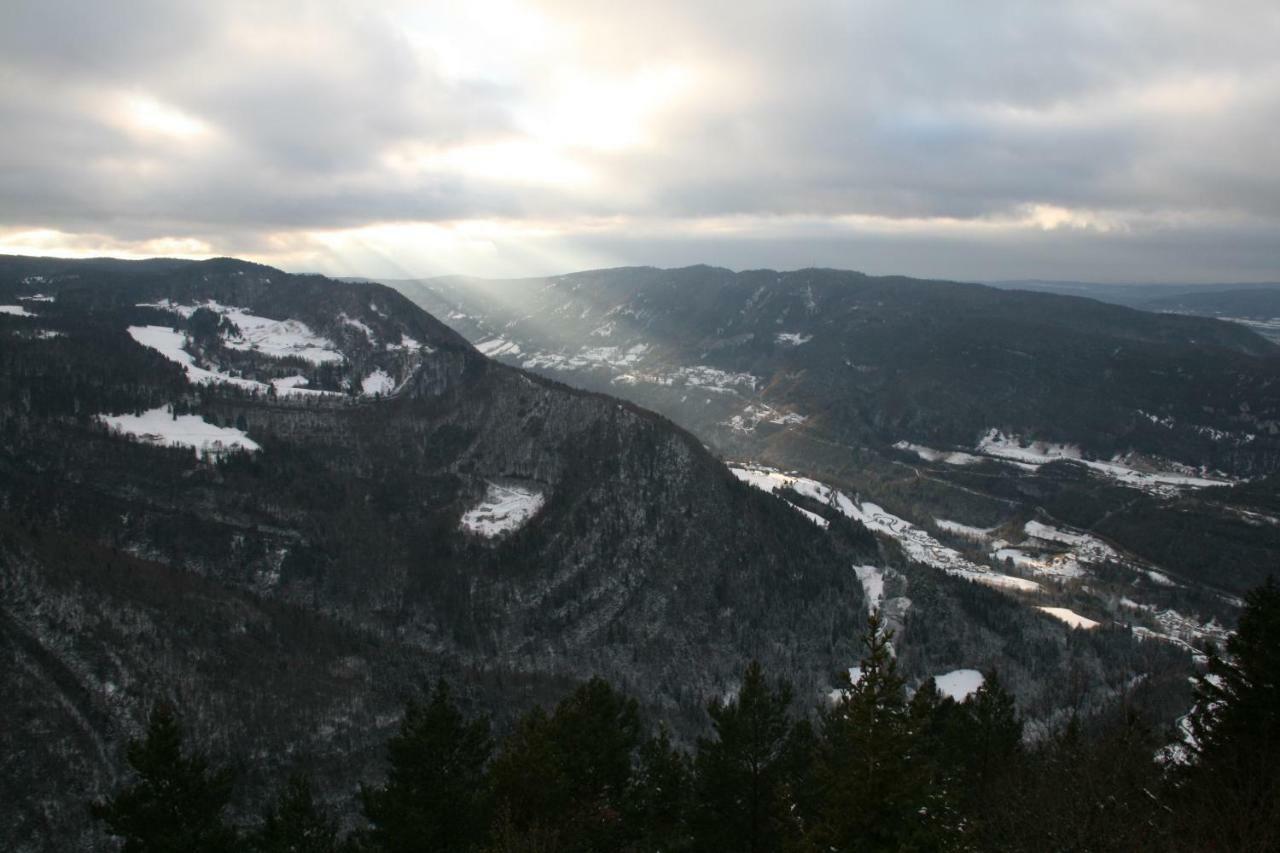 Au Coeur Du Lapidaire Septmoncel-Les-Molunes Zewnętrze zdjęcie