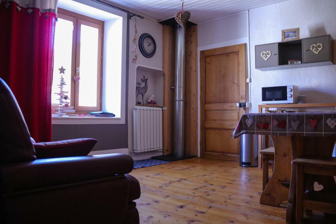 Au Coeur Du Lapidaire Septmoncel-Les-Molunes Zewnętrze zdjęcie